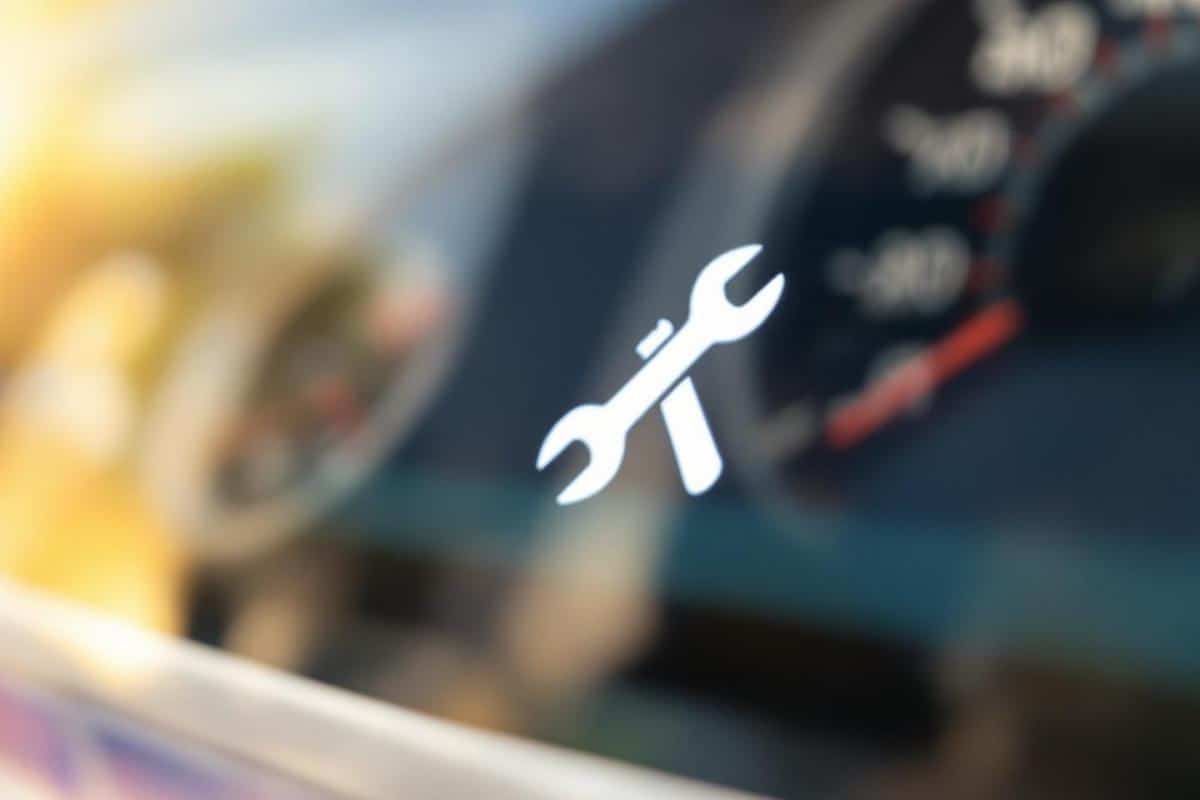 Voyant voiture clé à molette : Signification et solutions