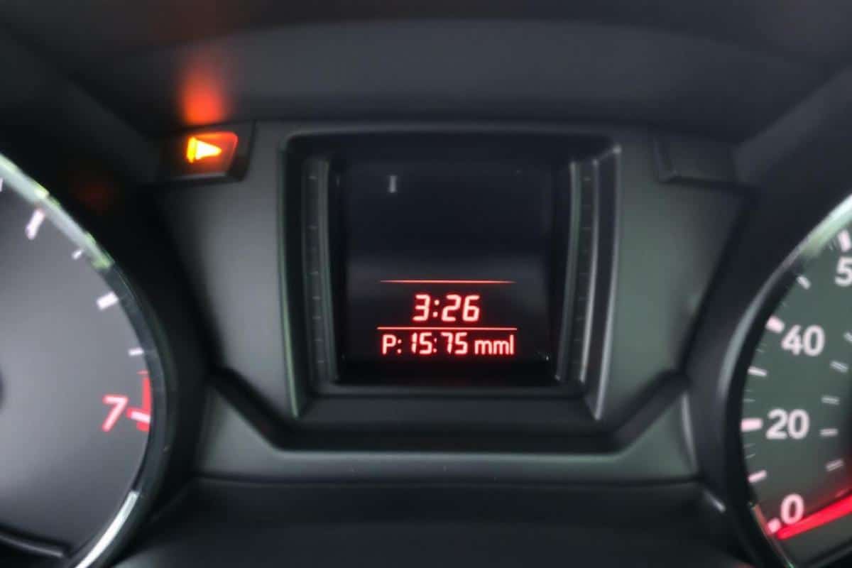 Voyant Peugeot 208 : Causes et solutions